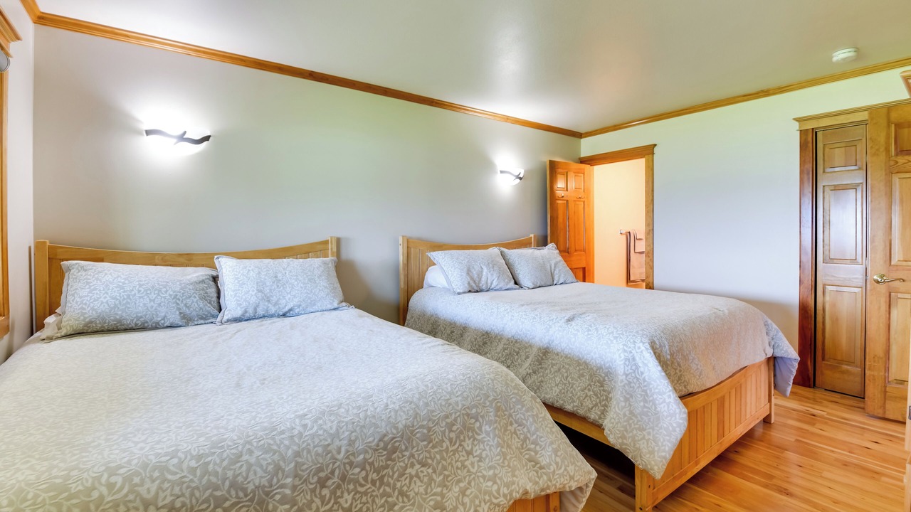 Photo of Bedroom in Newport Center