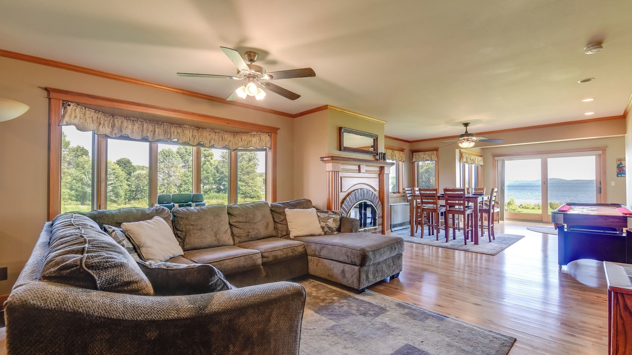 Photo of Bedroom in Newport Center