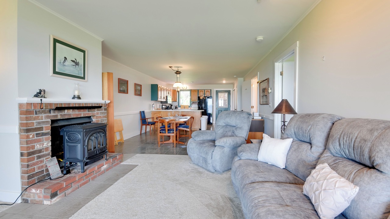 Photo of Livingroom in Newport Center