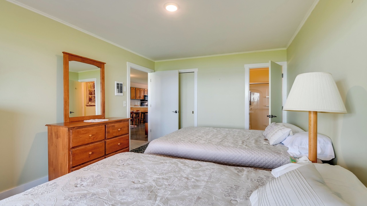 Photo of Bedroom in Newport Center