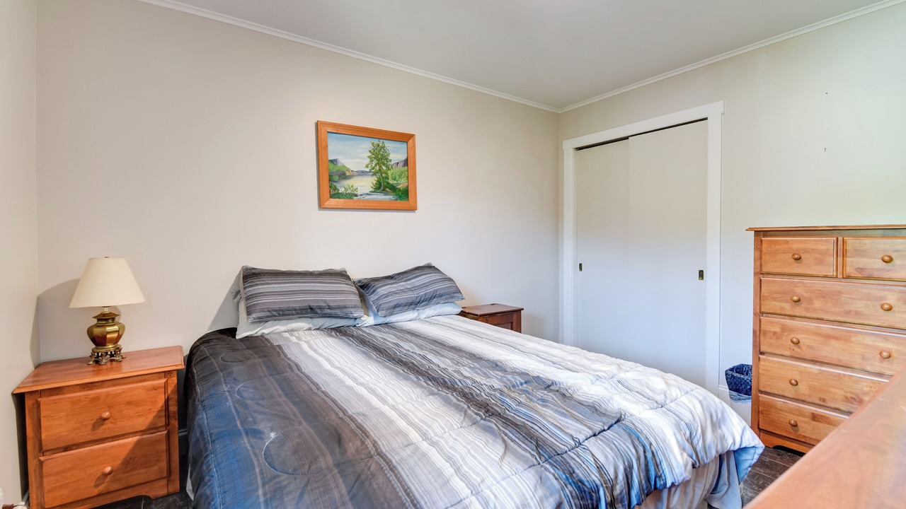 Photo of Bedroom in Newport Center