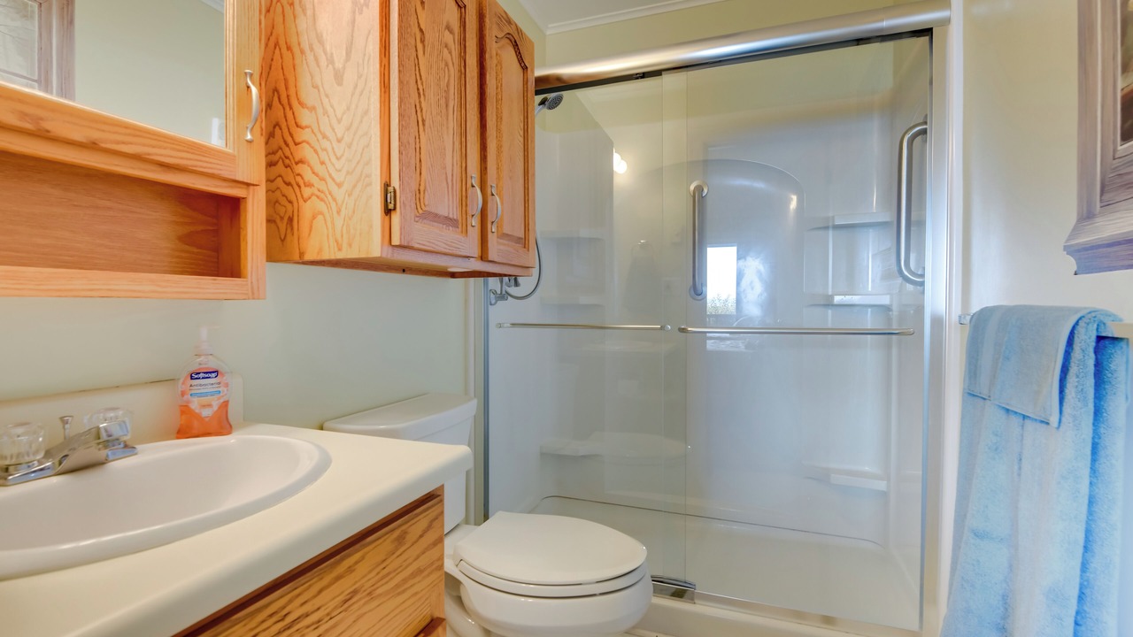 Photo of Bathroom in Newport Center