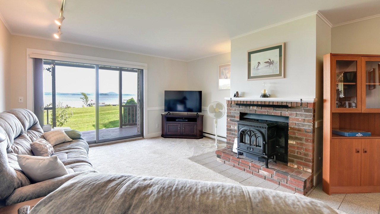 Photo of Bedroom in Newport Center