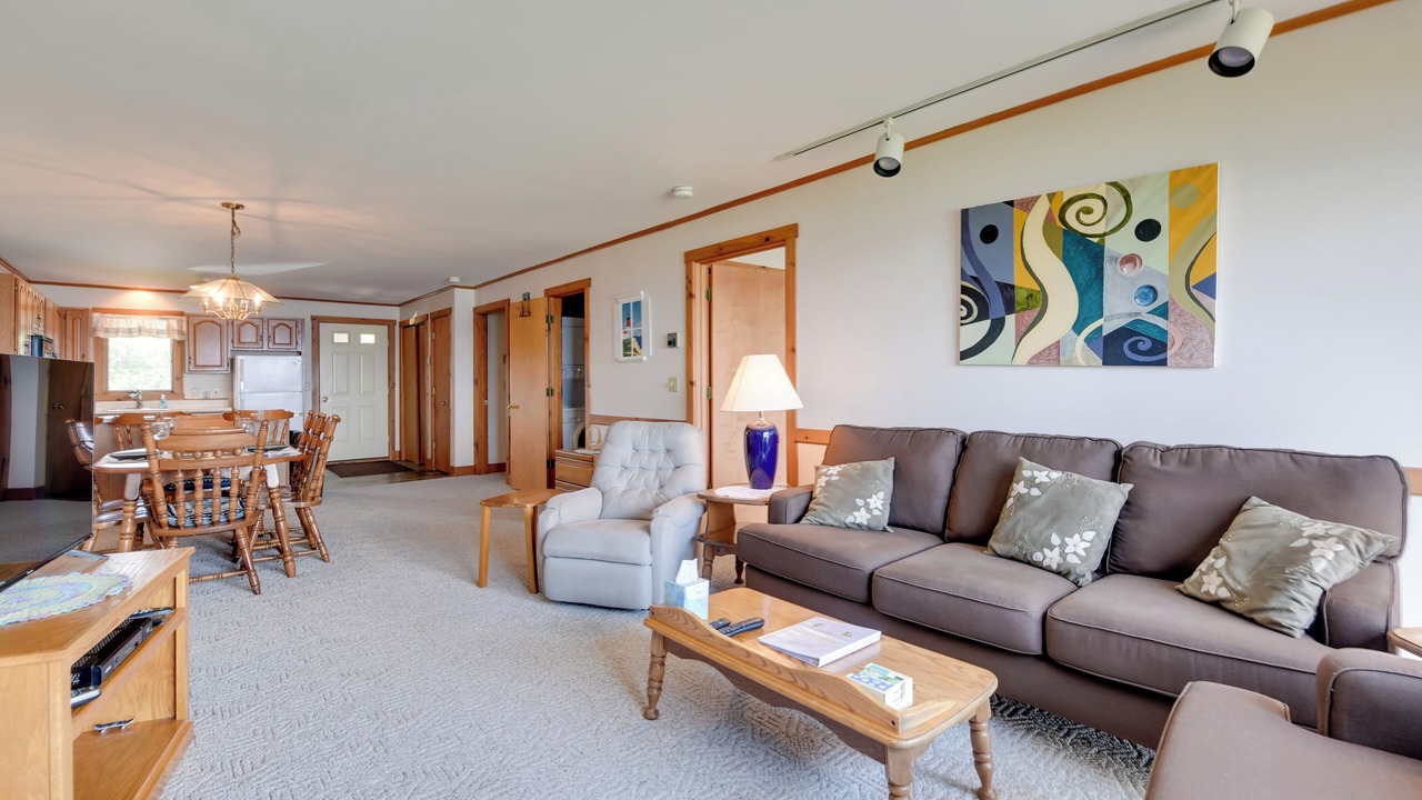 Photo of Livingroom in Newport Center