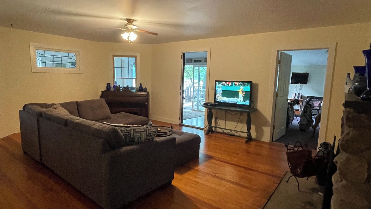 Photo of Livingroom in Hamilton