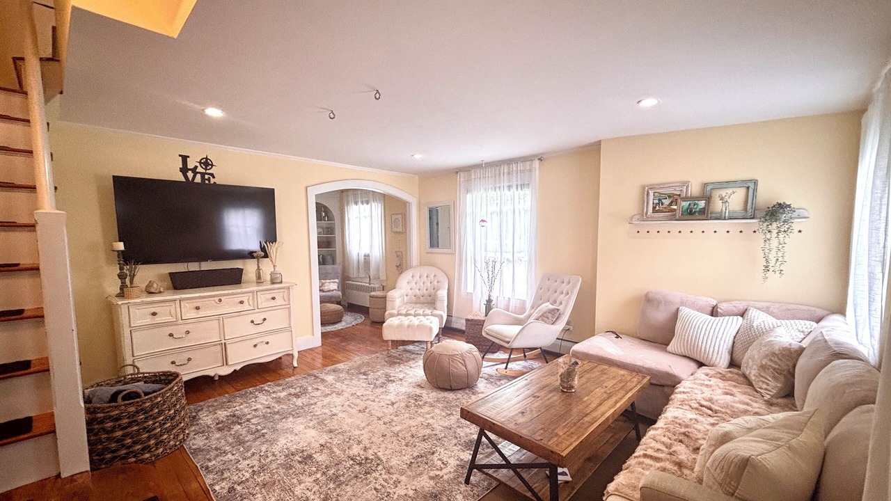 Photo of Livingroom in Milford