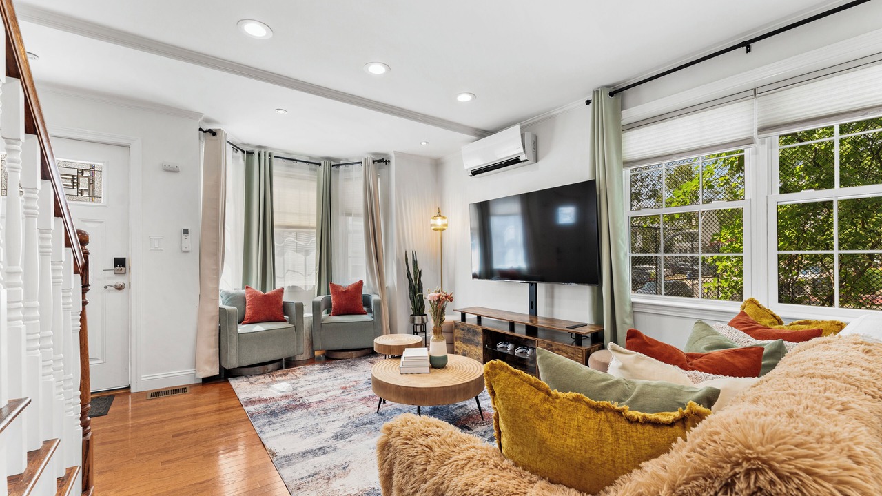 Photo of Livingroom in East Somerville