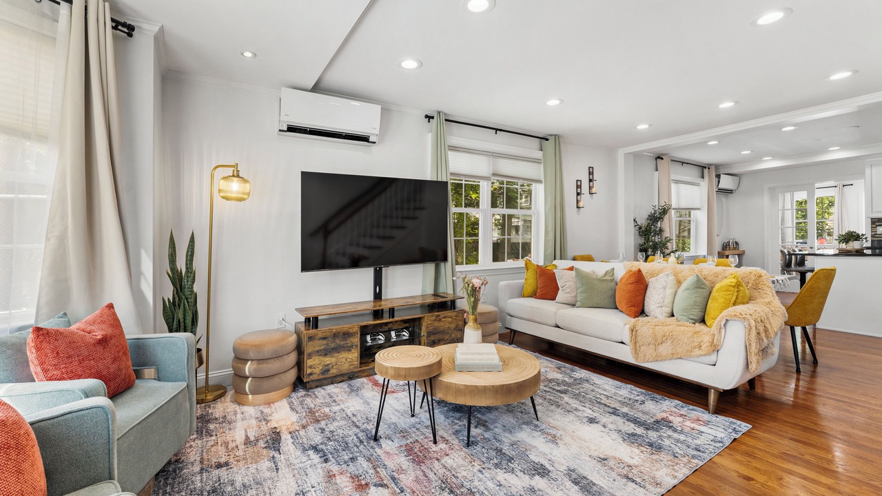 Photo of Livingroom in East Somerville