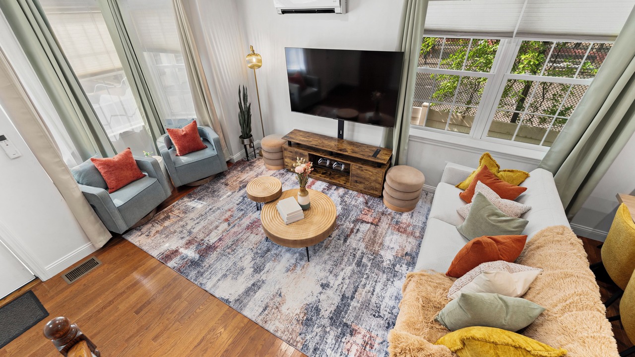 Photo of Livingroom in East Somerville