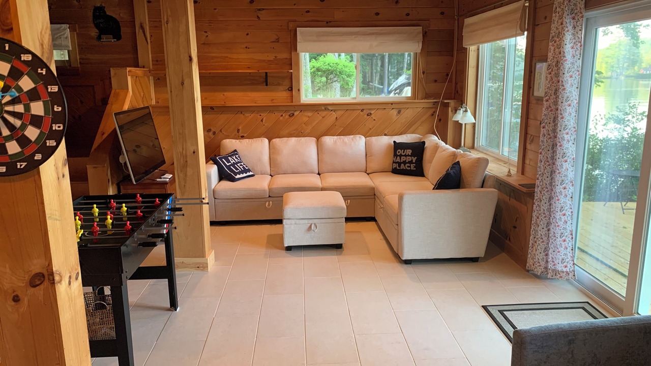 Photo of Livingroom in Sunapee