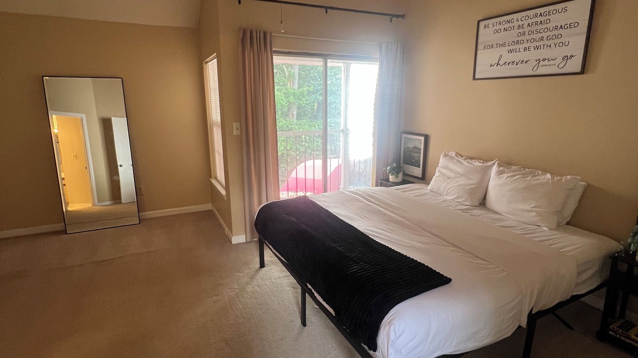 Photo of Bedroom in Lake Arbor