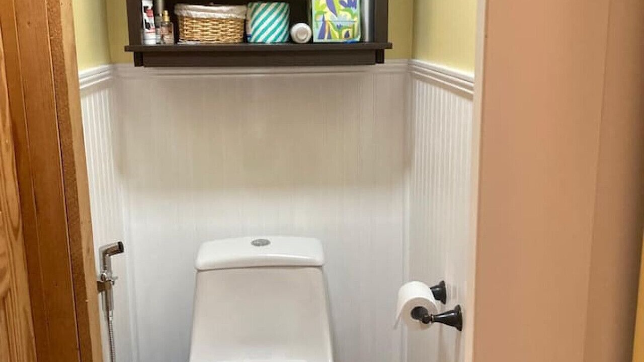 Photo of Bathroom in Mouth of Wilson