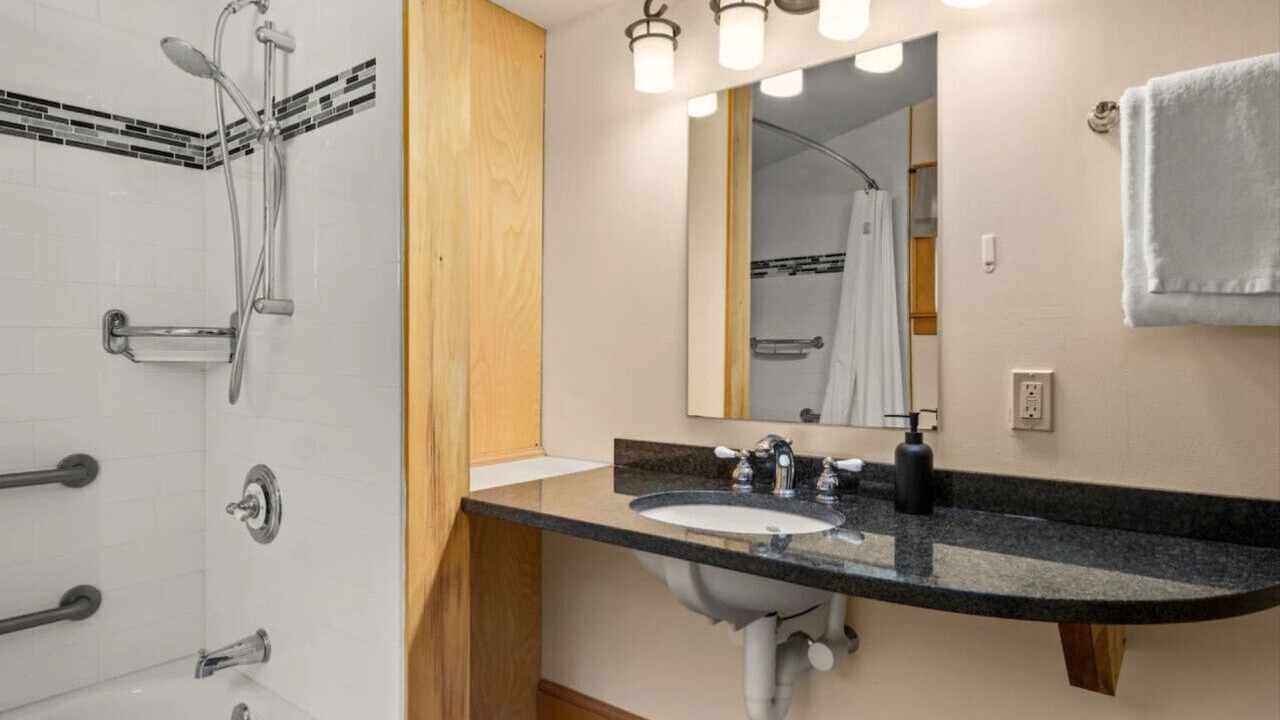Photo of Bathroom in Bread Loaf