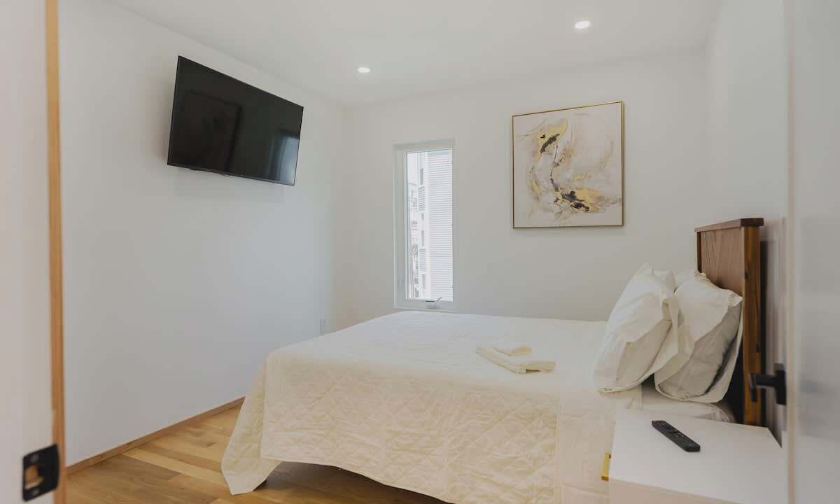 Photo of Bedroom in Central-Maverick Square - Paris Street