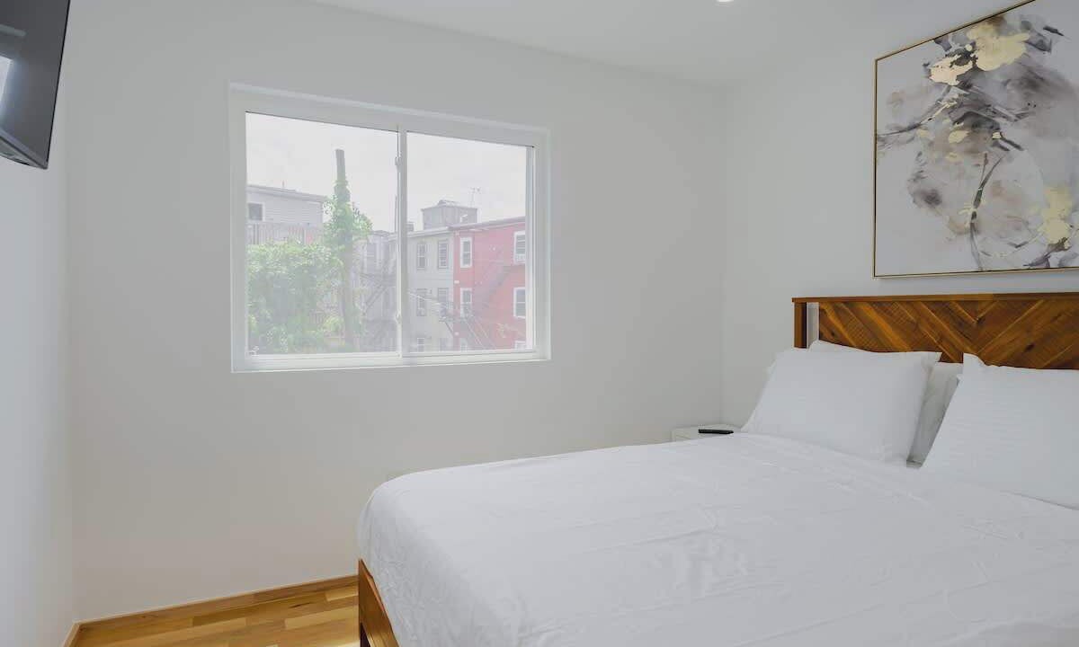 Photo of Bedroom in Central-Maverick Square - Paris Street