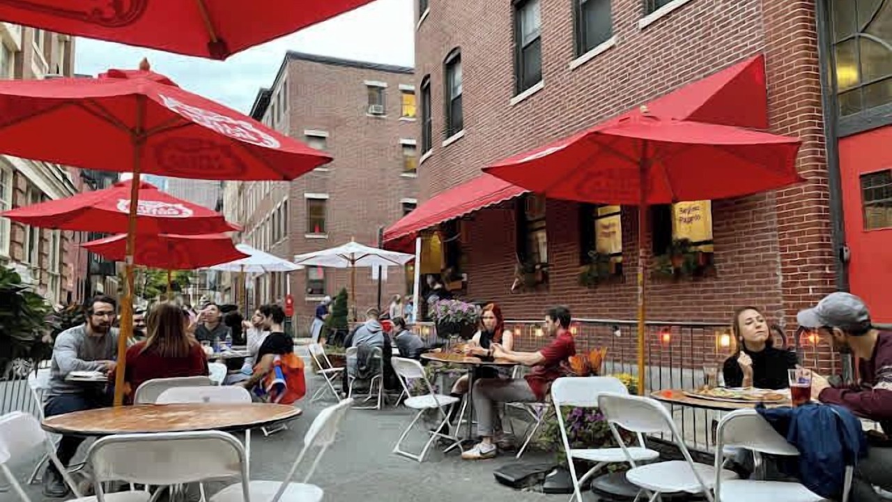 Photo of Outdoor in Central-Maverick Square - Paris Street