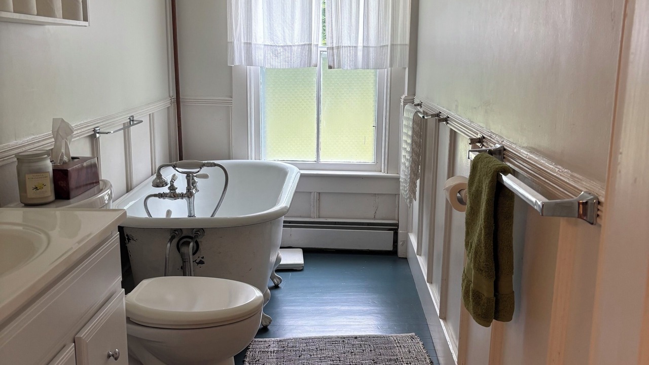 Photo of Bathroom in Rowe
