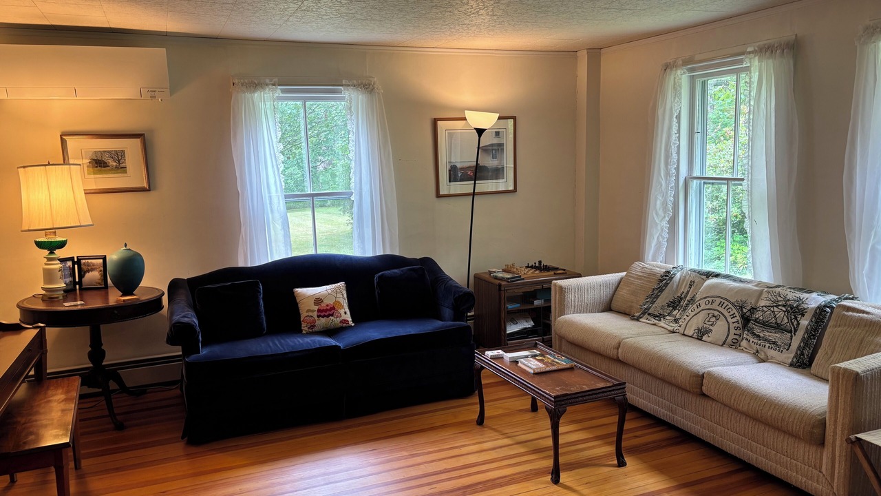 Photo of Livingroom in Rowe