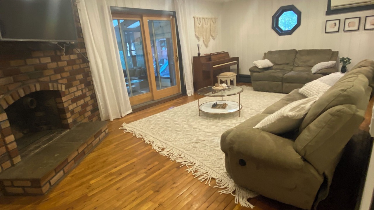 Photo of Livingroom in Fort Salonga