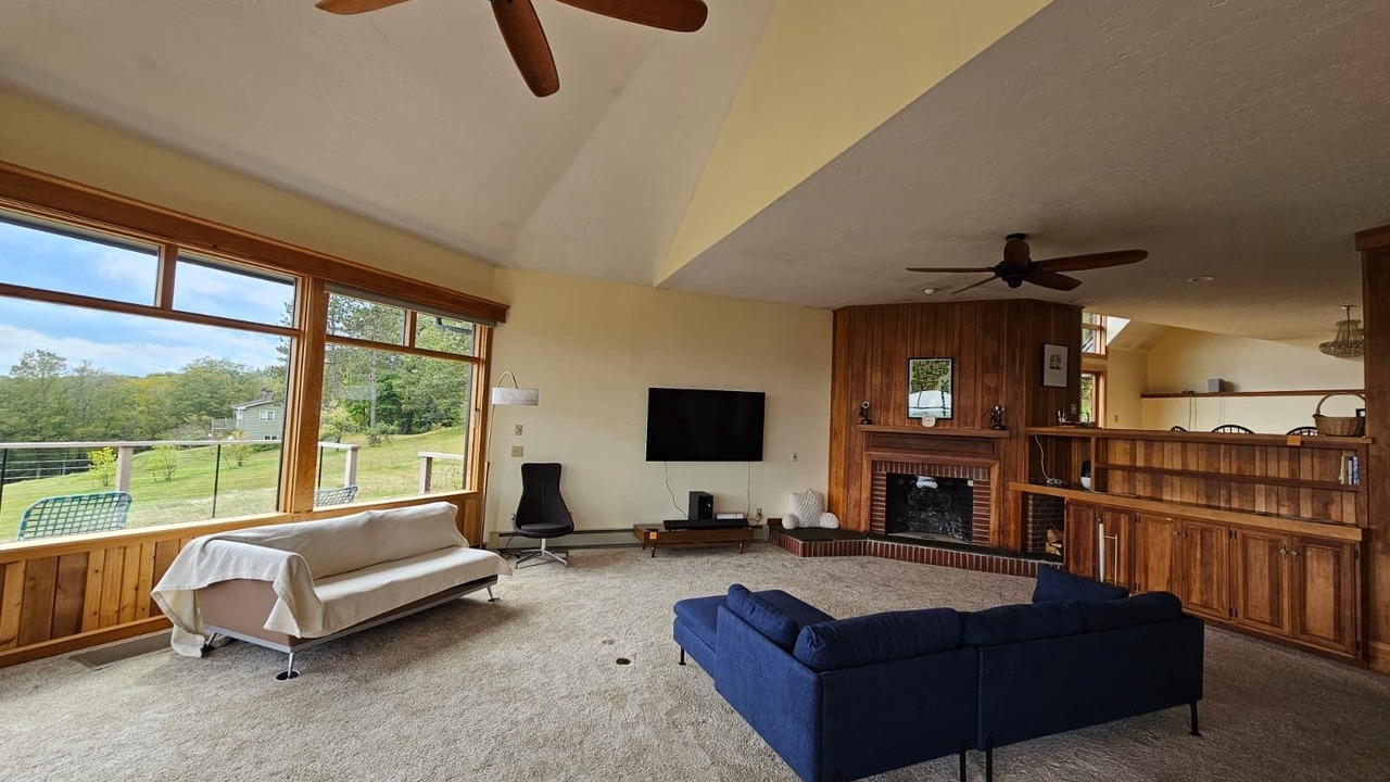 Photo of Livingroom in White River Junction