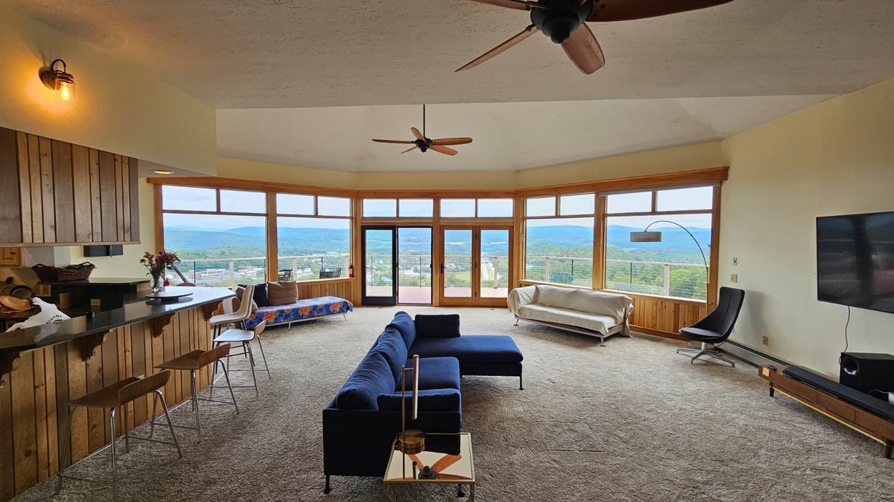 Photo of Livingroom in White River Junction