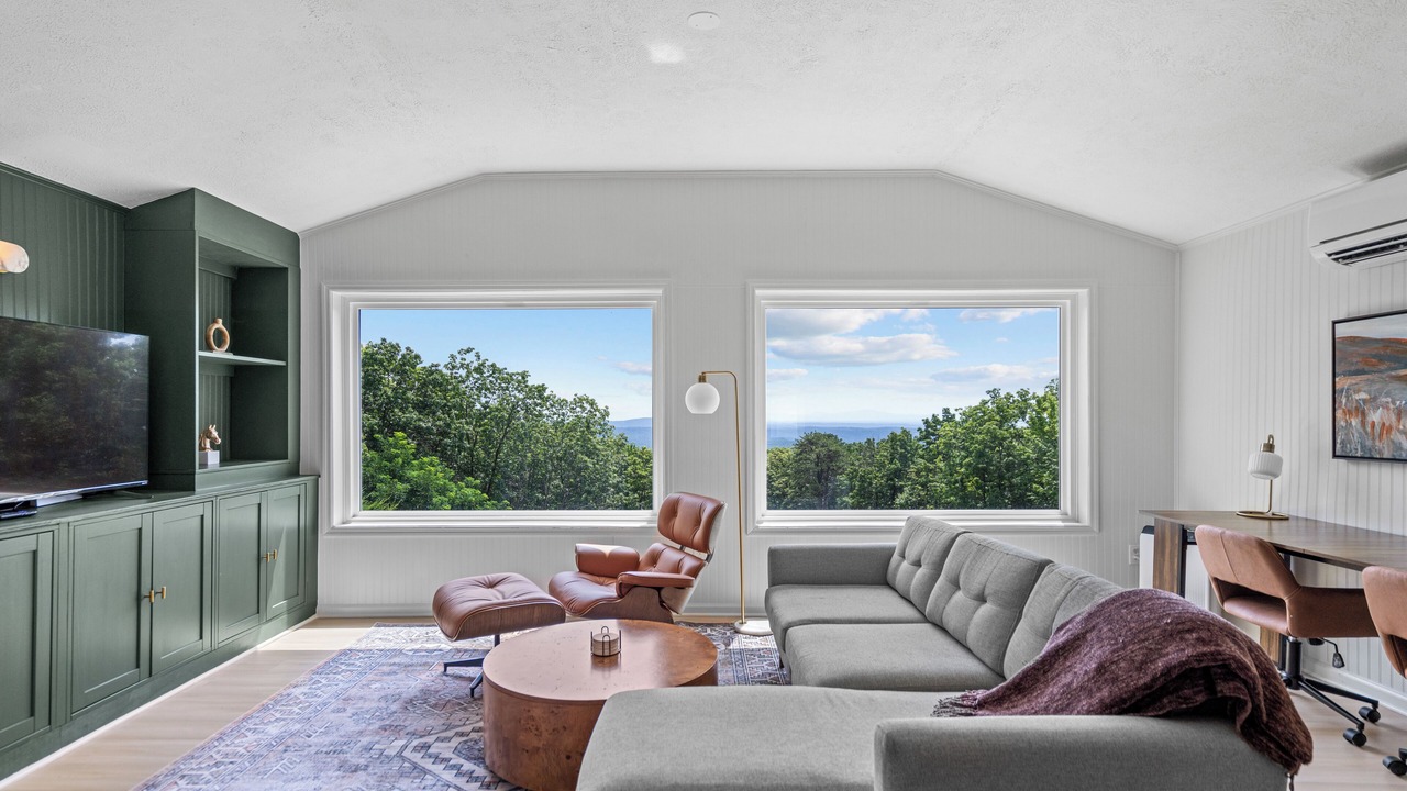 Photo of Livingroom in Fishers Hill