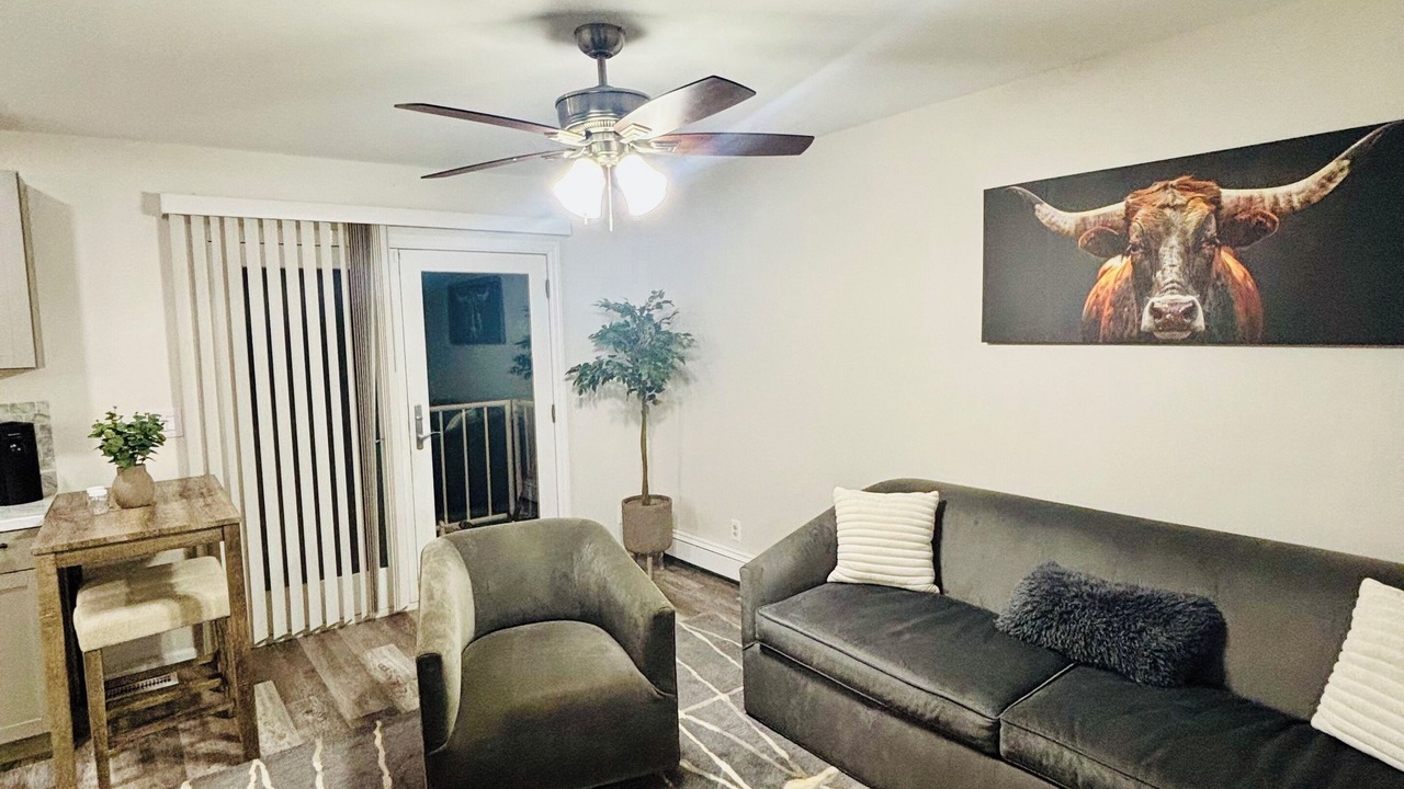 Photo of Livingroom in Bay Shore