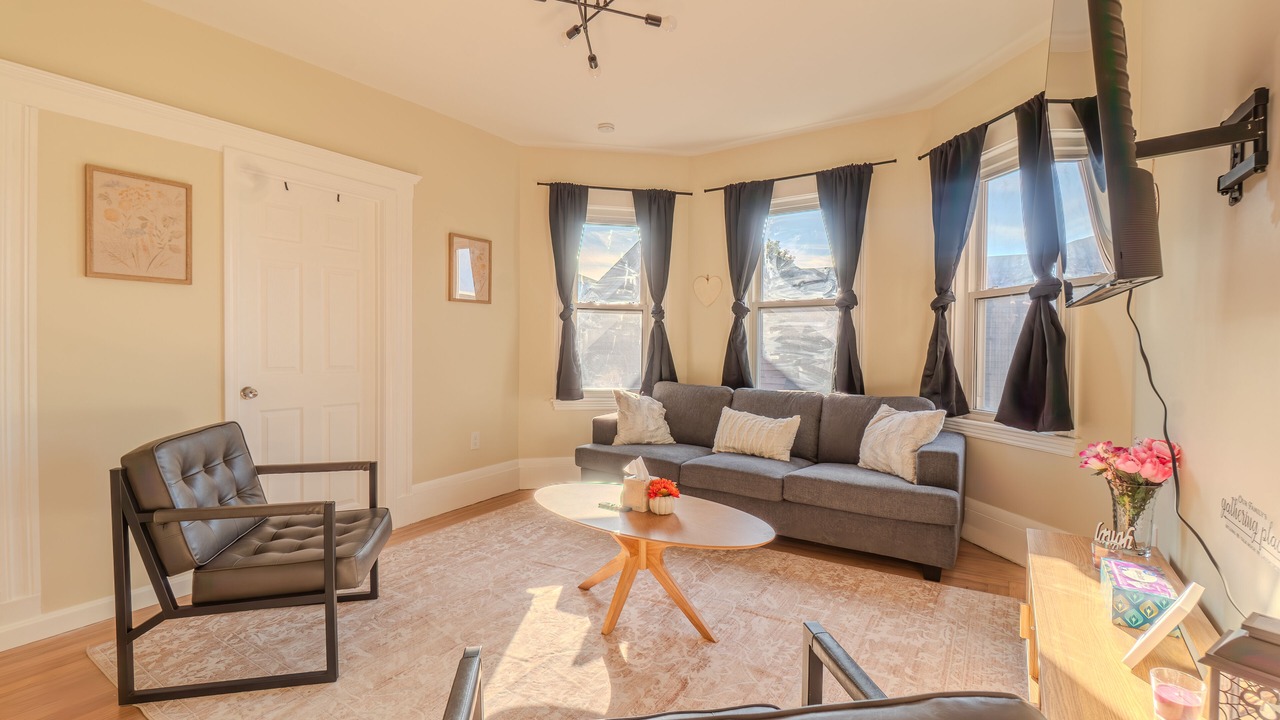 Photo of Livingroom in East Somerville