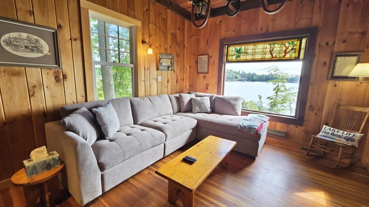 Photo of Livingroom in Sunapee