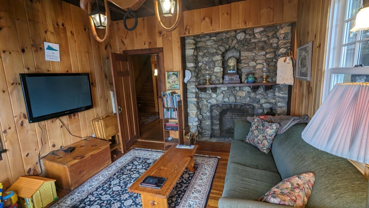 Photo of Livingroom in Sunapee