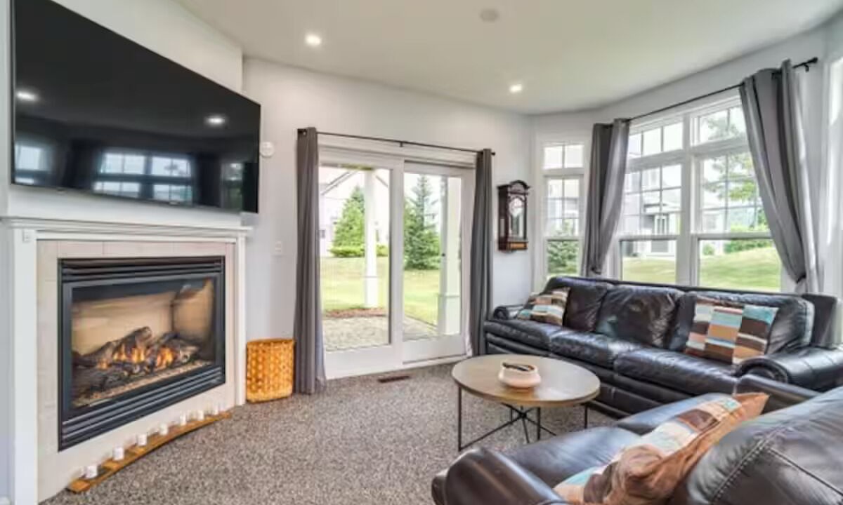 Photo of Livingroom in Thornton