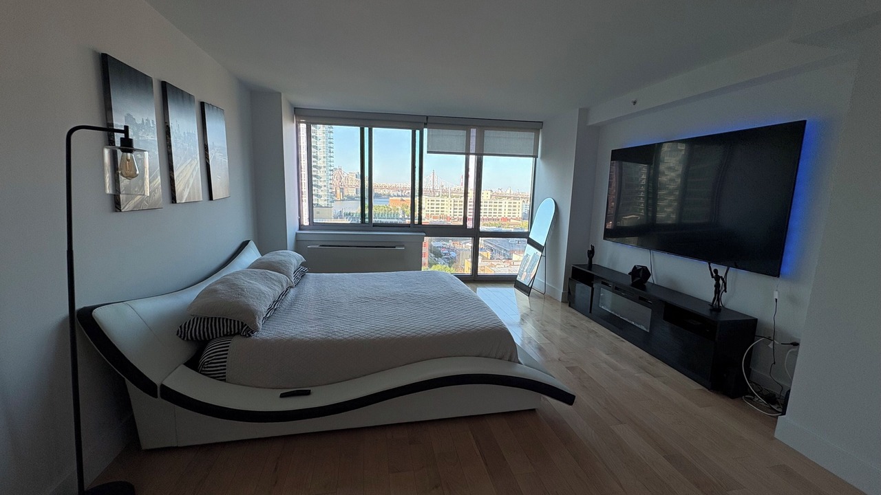 Photo of Bedroom in Hunters Point