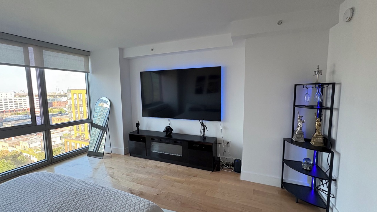 Photo of Bedroom in Hunters Point