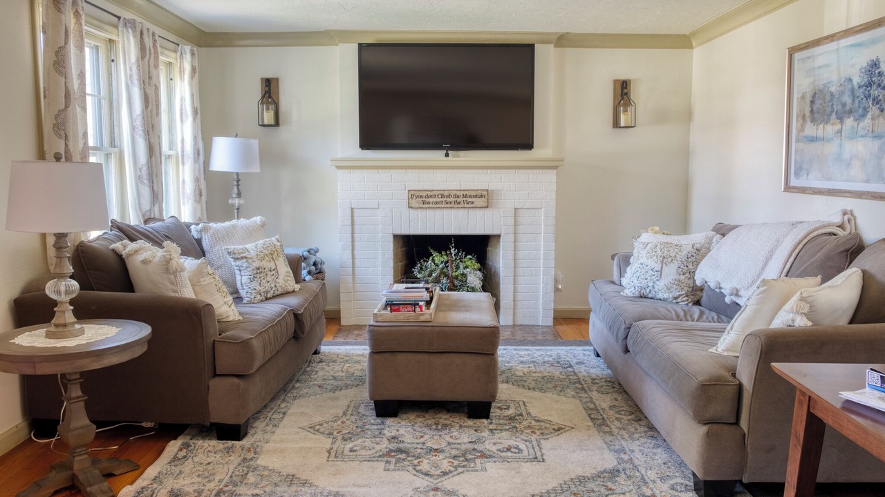 Photo of Livingroom in Niagara Falls
