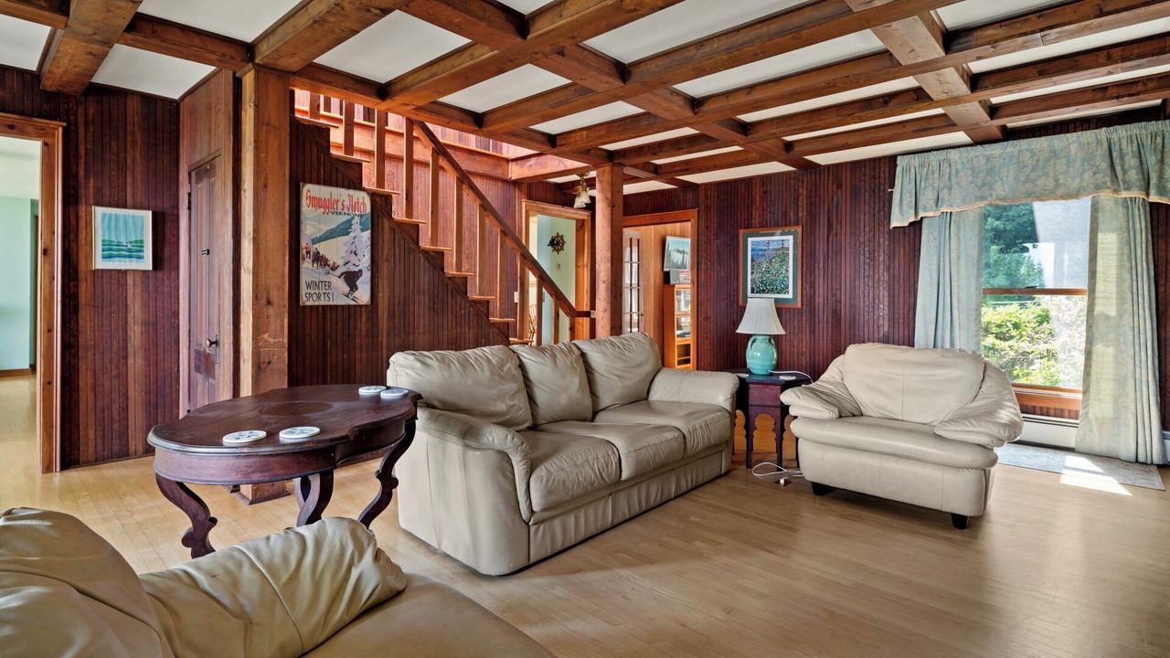 Photo of Livingroom in Shelburne