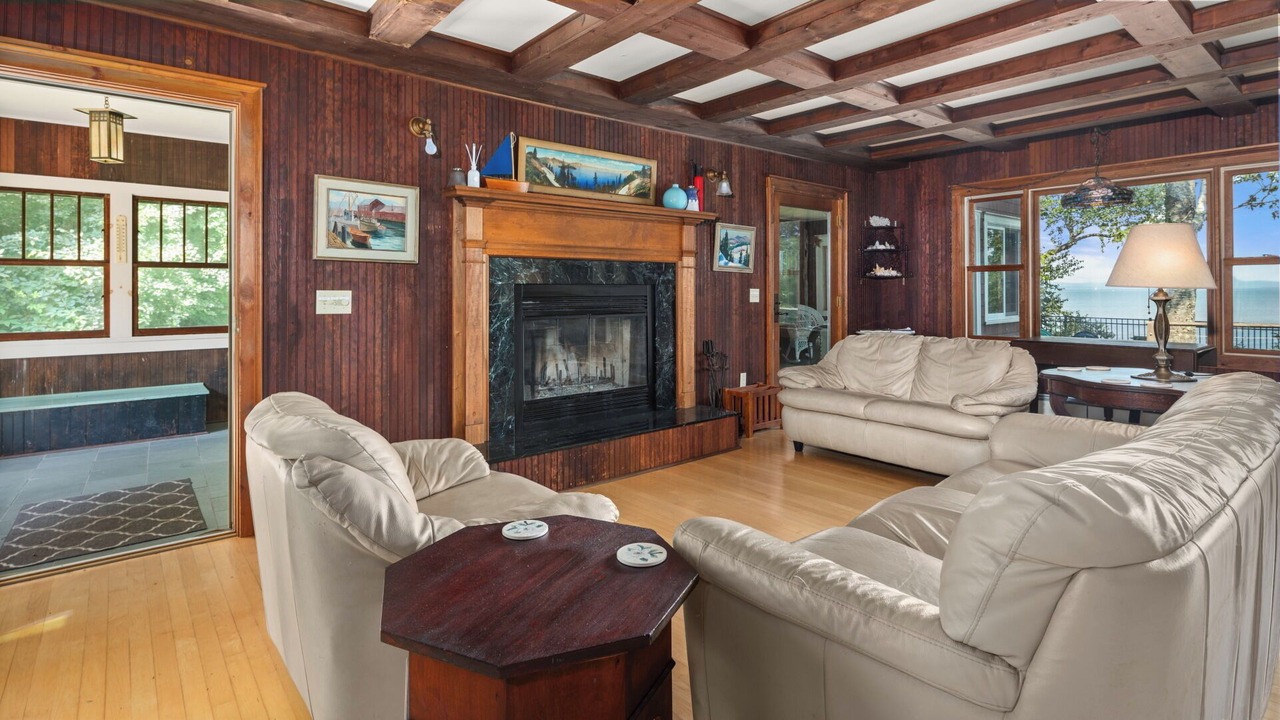 Photo of Livingroom in Shelburne