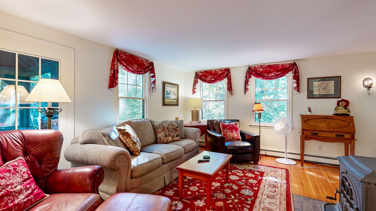 Photo of Livingroom in Center Harbor