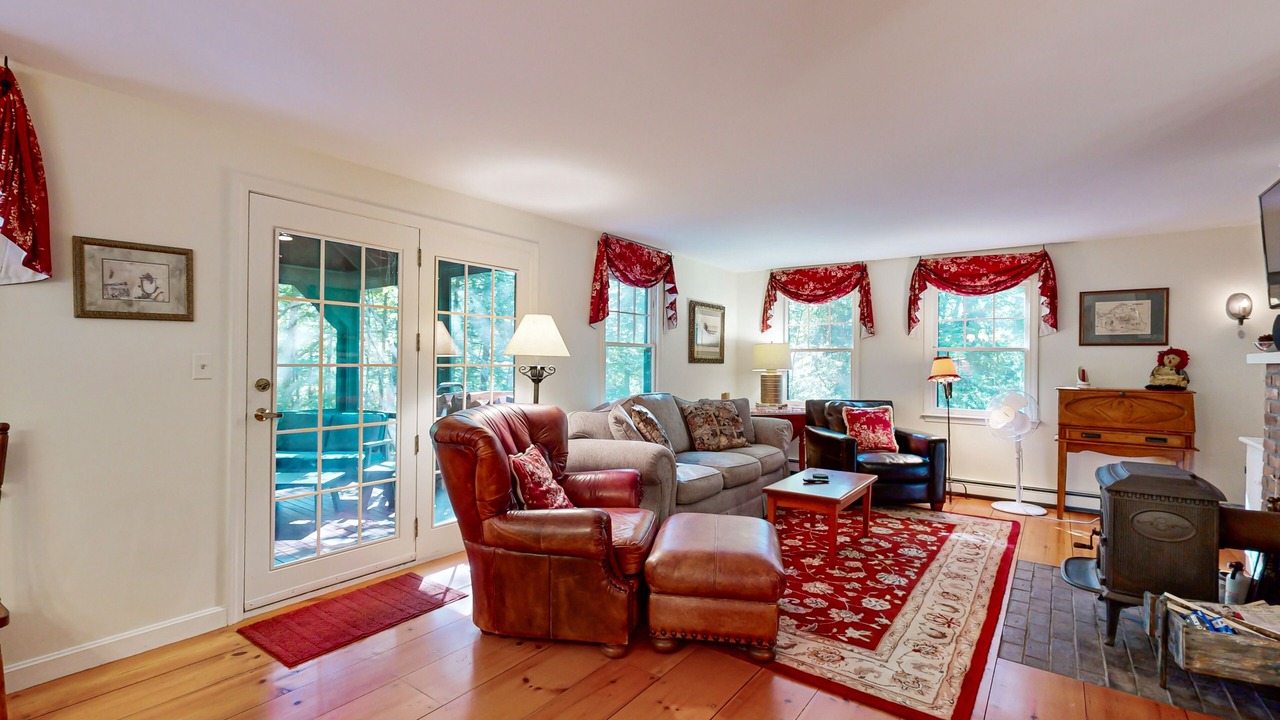 Photo of Livingroom in Center Harbor