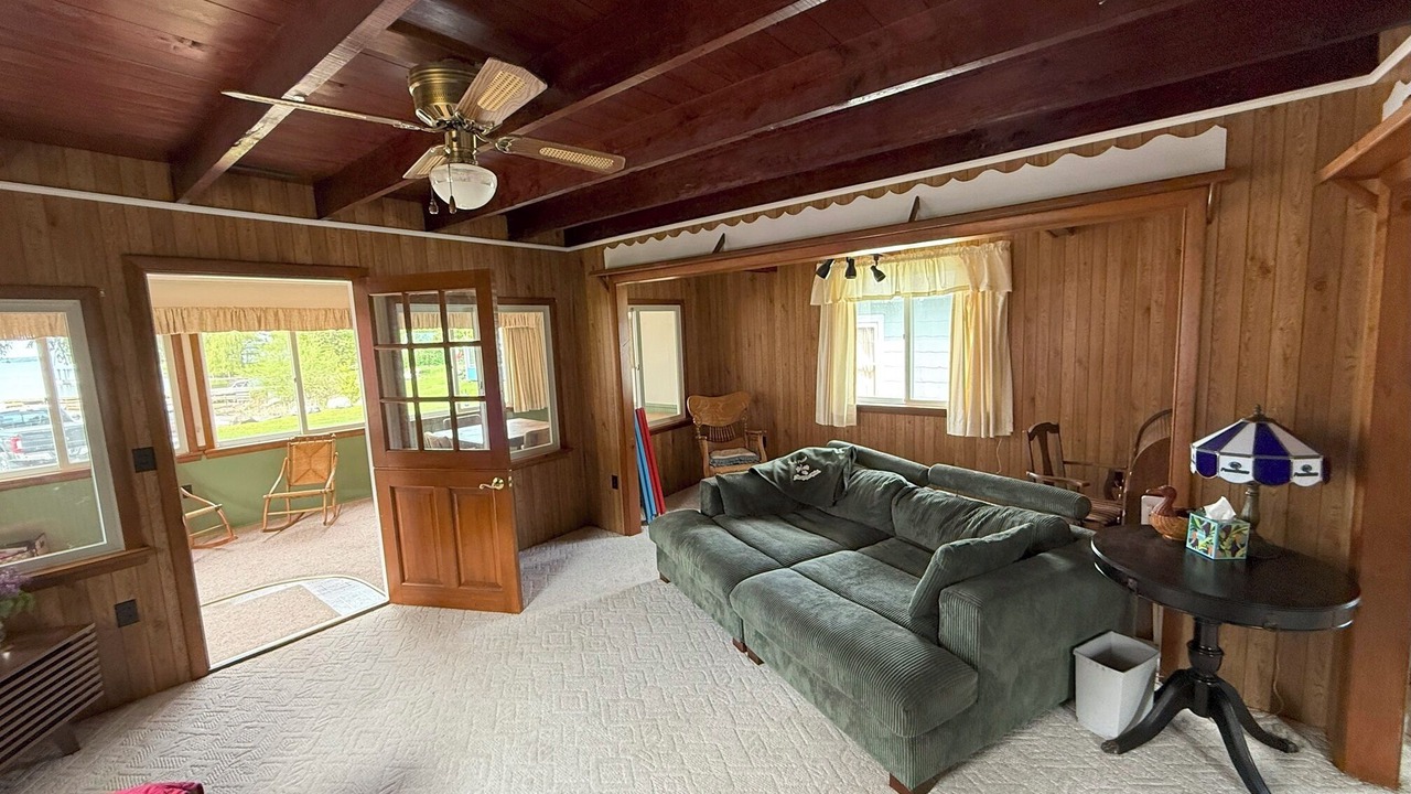 Photo of Livingroom in Brier Hill