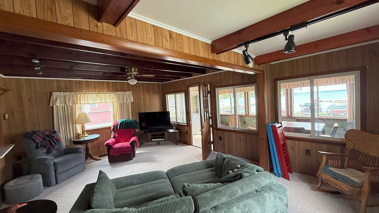 Photo of Livingroom in Brier Hill