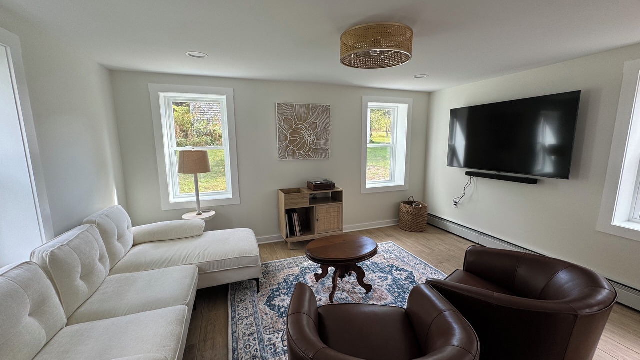 Photo of Livingroom in Castleton-on-Hudson