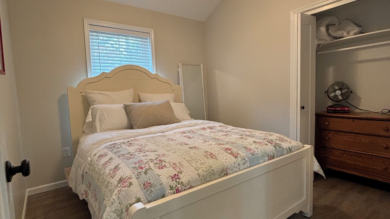 Photo of Bedroom in Town of Richmond