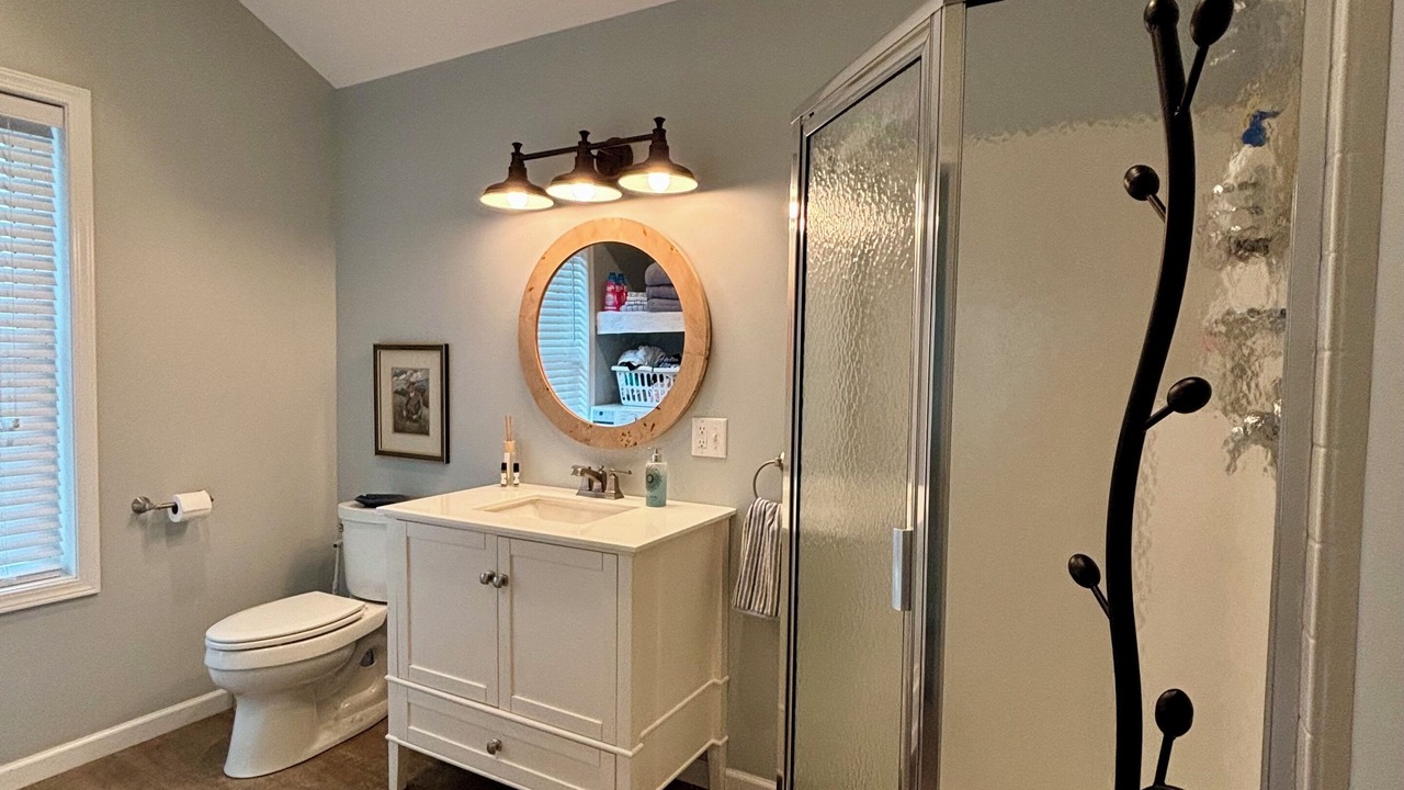 Photo of Bathroom in Town of Richmond