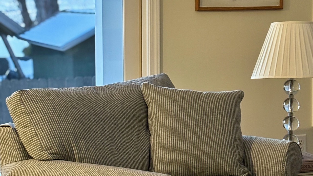 Photo of Livingroom in Town of Richmond