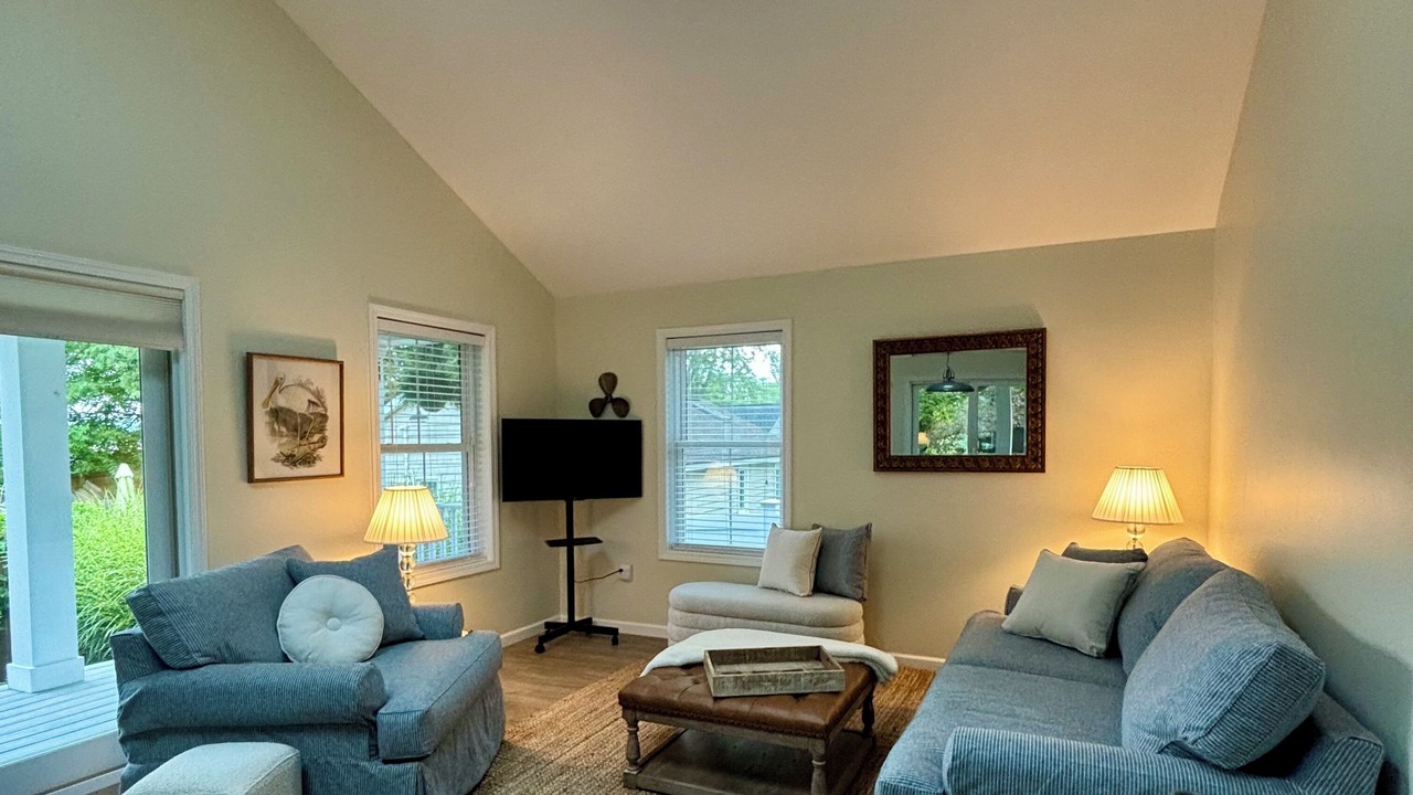 Photo of Livingroom in Town of Richmond
