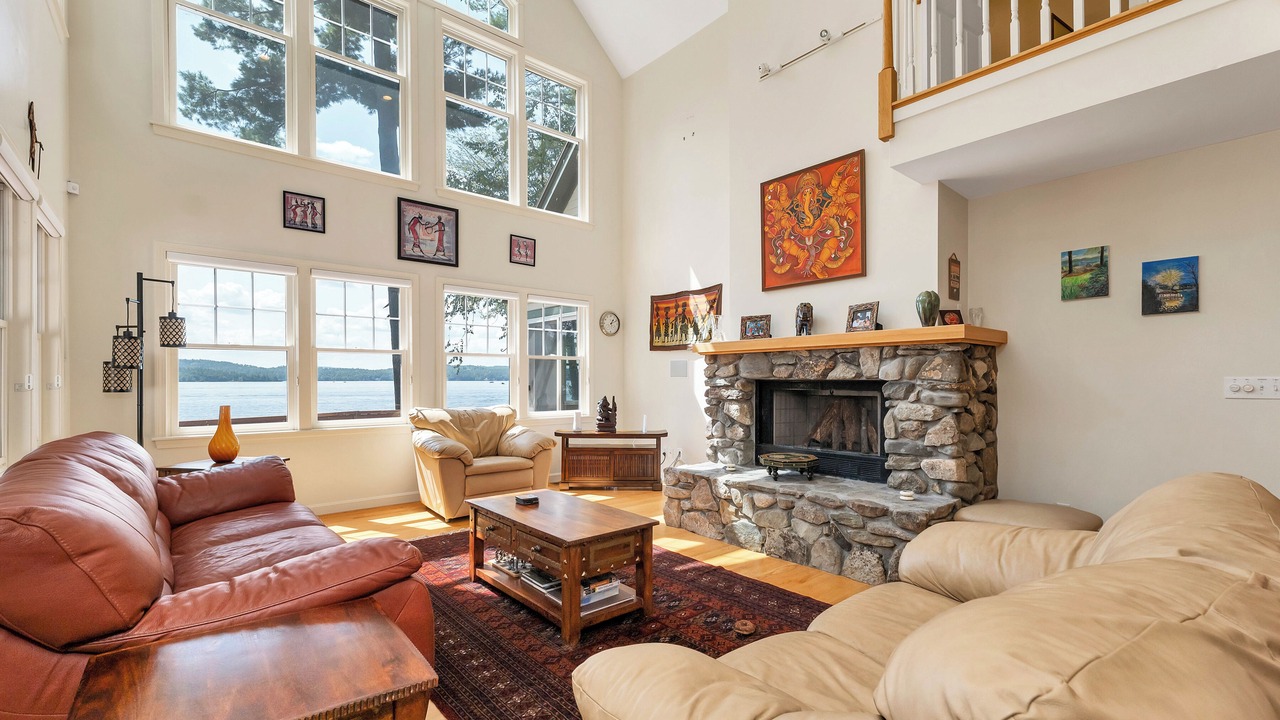 Photo of Livingroom in Moultonborough