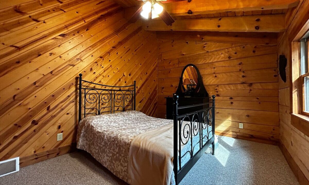 Photo of Bedroom in Alpine Lake