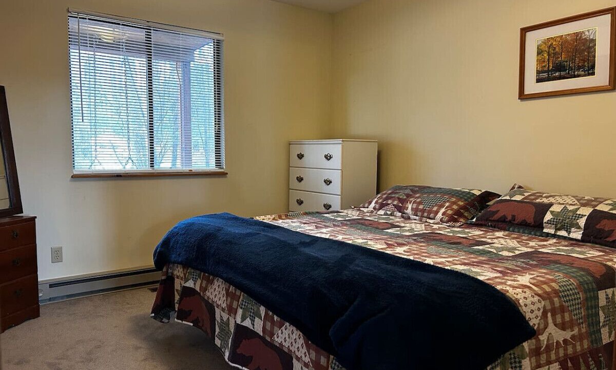 Photo of Bedroom in Alpine Lake