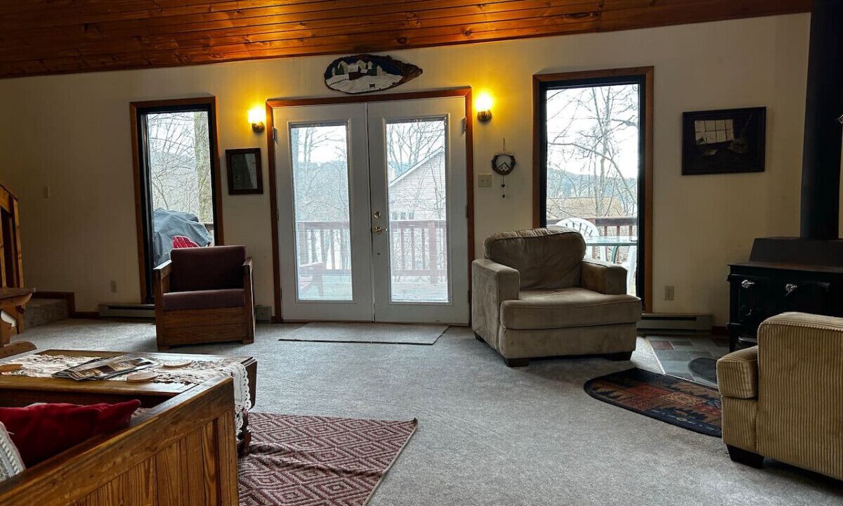 Photo of Livingroom in Alpine Lake