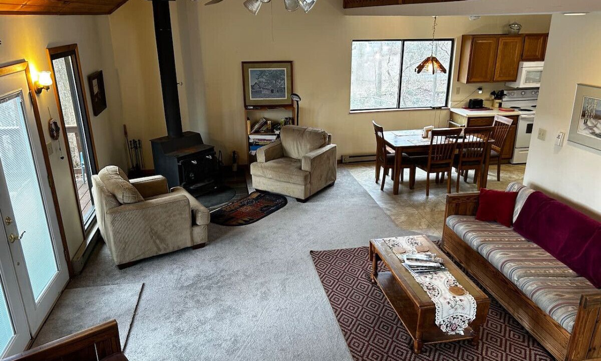 Photo of Livingroom in Alpine Lake